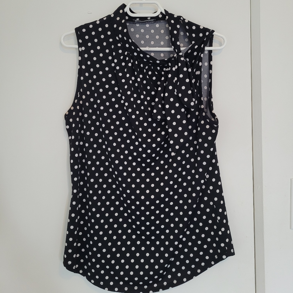 Polka dot sleevless top w/bow